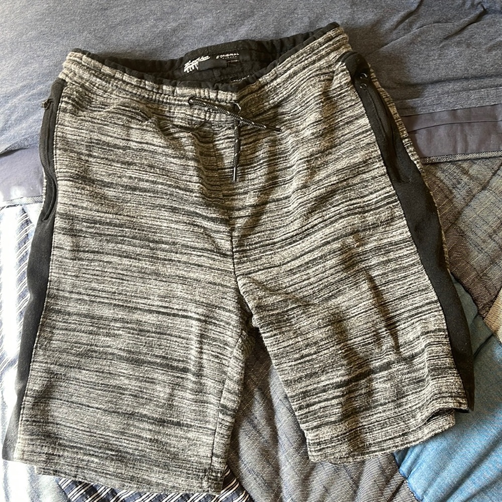 Brooklyn Cloth shorts size medium for boys.